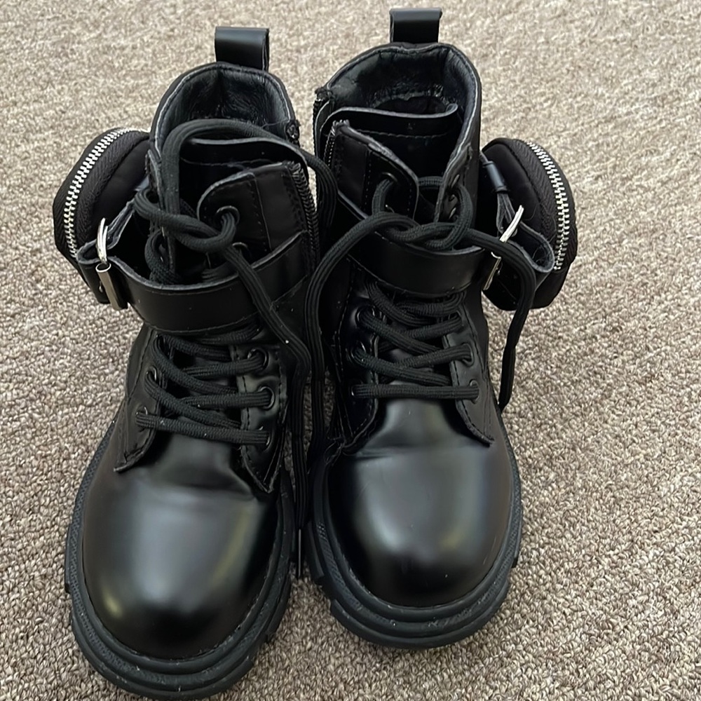 Fashion boots for toddler girl size 9 US black color fancy ,cute and stylish🔥